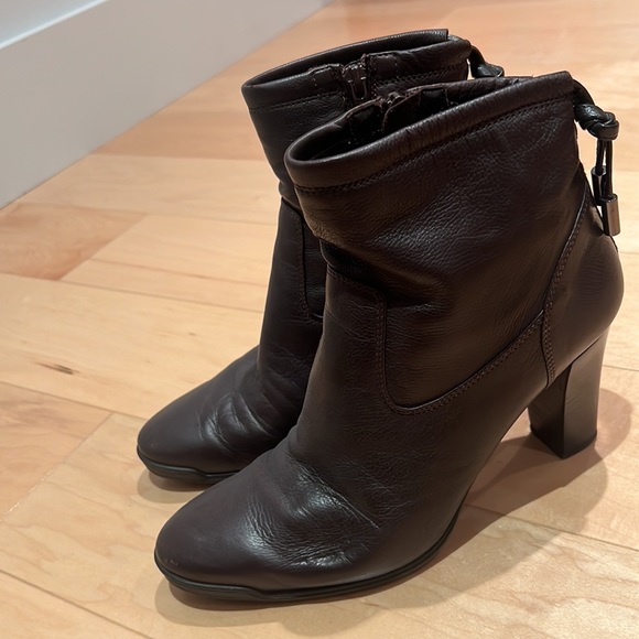 Brown Leather Heeled Boots - Picture 2 of 9